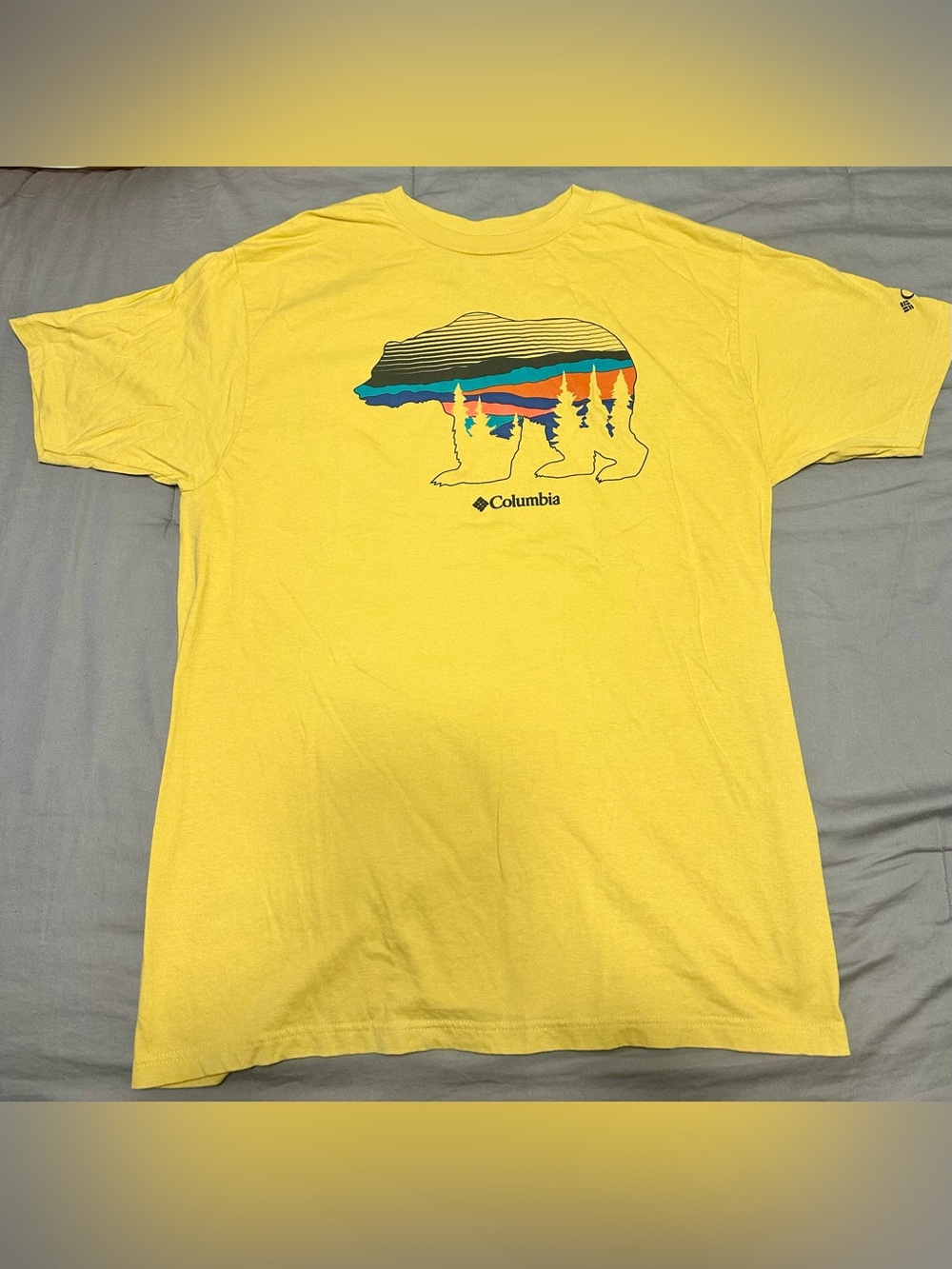 Columbia Men’s Yellow Graphic Bear T-Shirt Size L